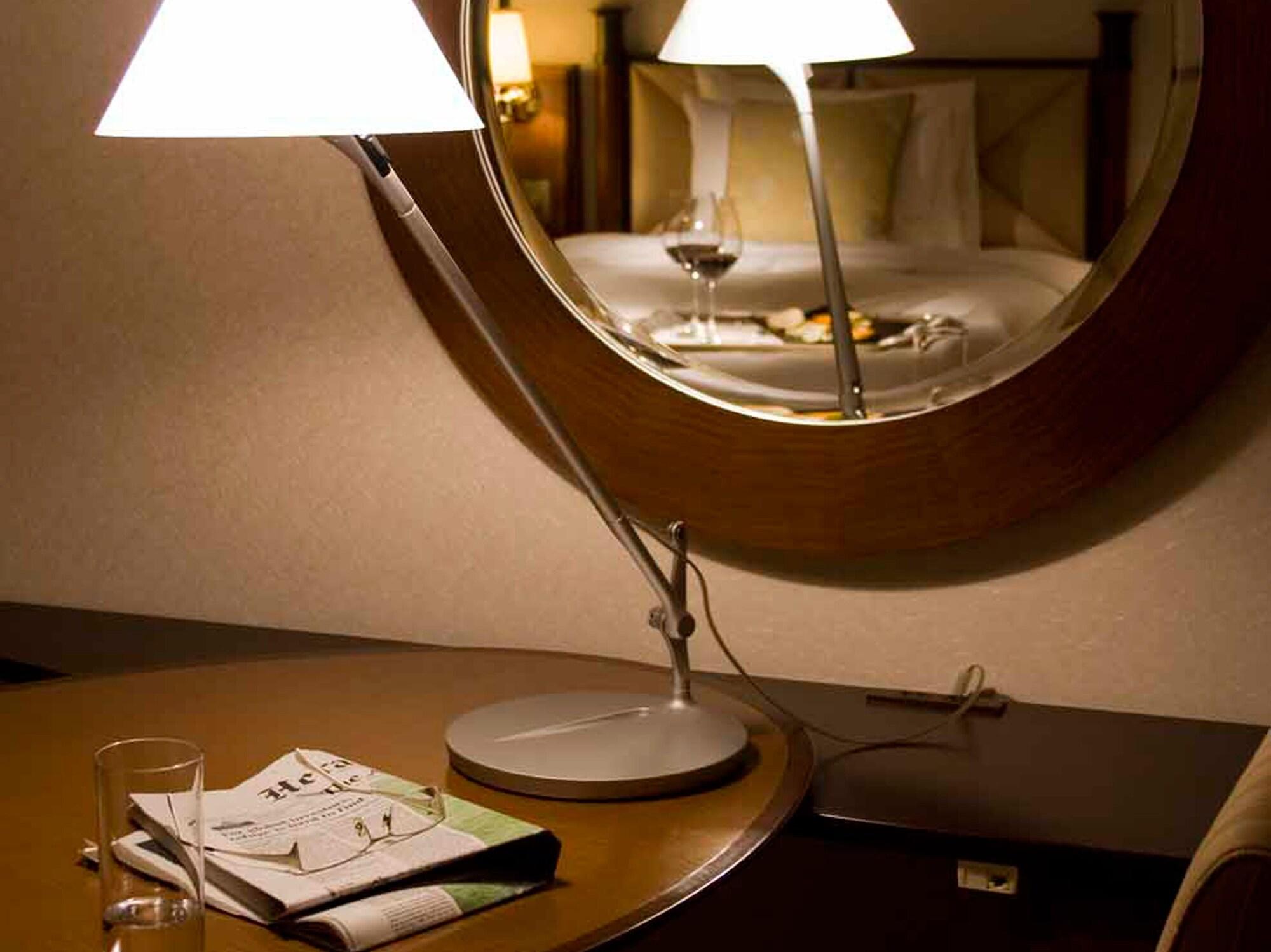Miyako Hotel Gifu Nagaragawa Ngoại thất bức ảnh A table lamp