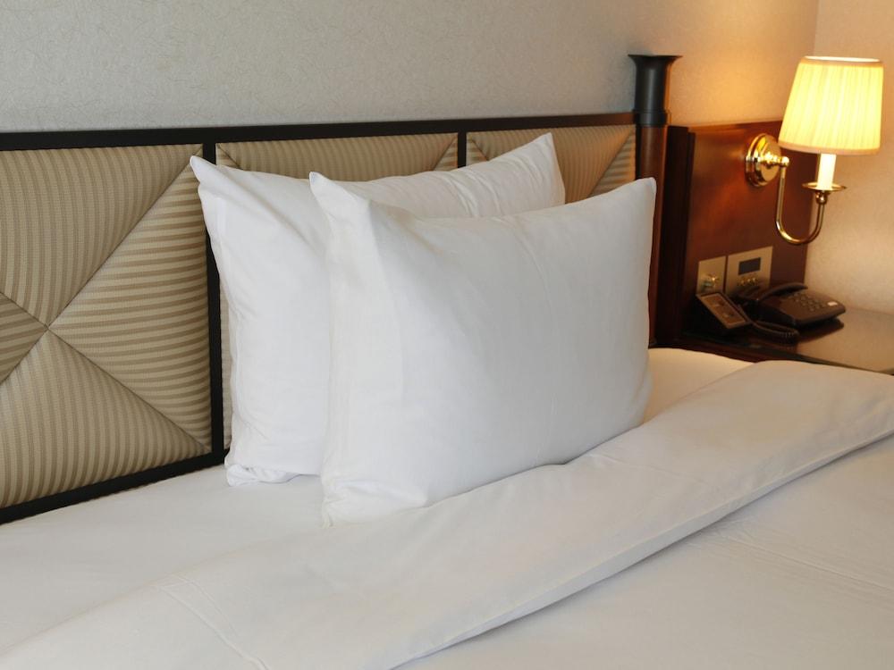 Miyako Hotel Gifu Nagaragawa Ngoại thất bức ảnh A pillow on a bed