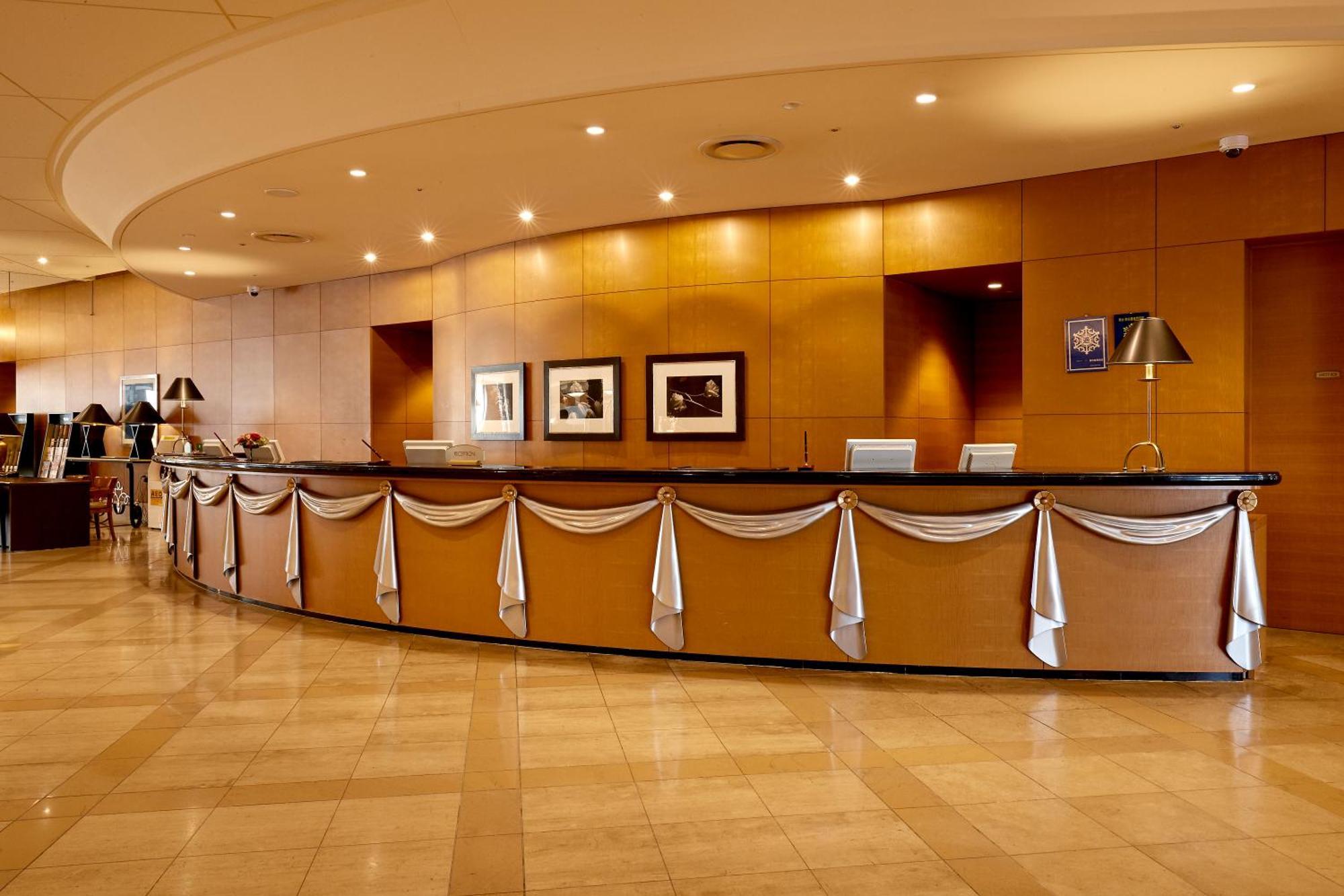 Miyako Hotel Gifu Nagaragawa Ngoại thất bức ảnh The reception area of the Qantas International Lounge at Sydney Airport